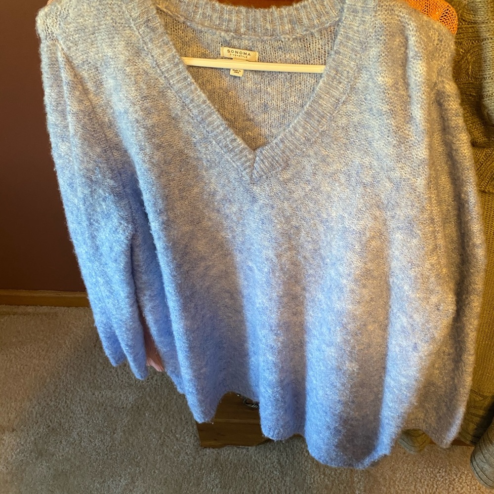 Sweaters - Picture 6 of 6